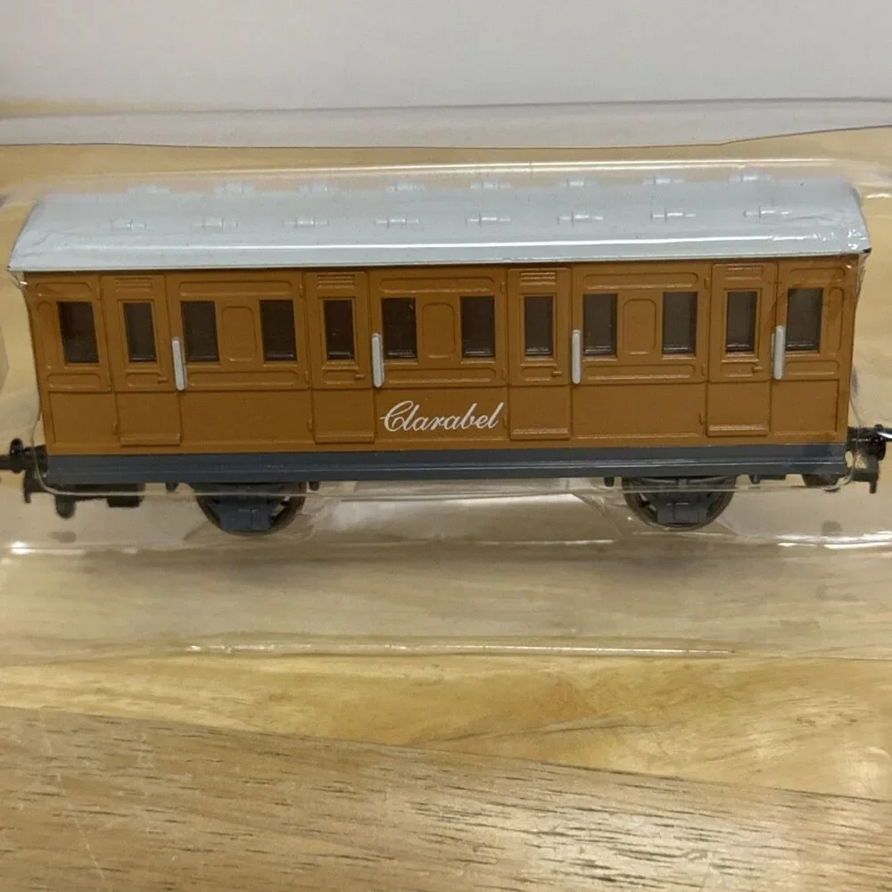 Thomas w/ Moving Eyes Clarabel SC Ruffey Bachmann 2002 HO Scale - Picture 8 of 16